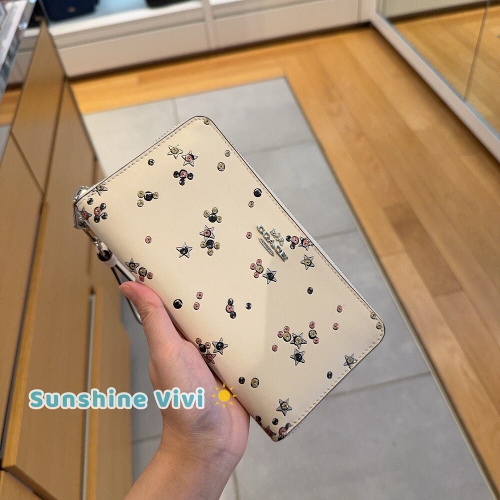 NWT Coach Long Zip Around Wallet With Star Print CCL38 Chalk Silver